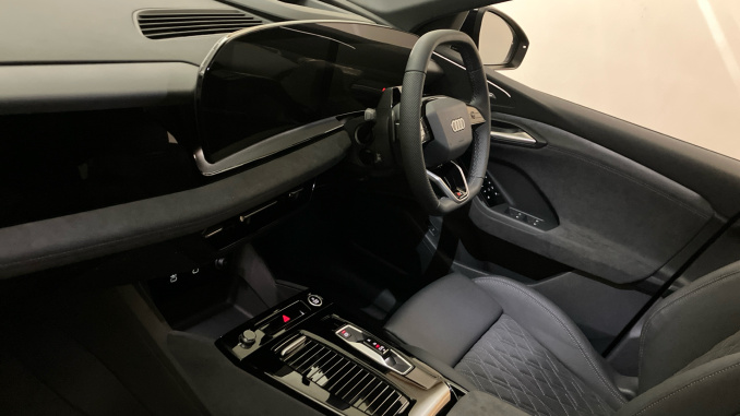 Audi Q6 315kW Quattro 100kWh Black Edition 5dr Auto Electric Estate - Image 2